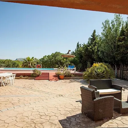 Helles Haus Fuer 6 Personen Mit Pool Und Klimaanlage 500 Meter Vom Entfernt Vakantiehuis