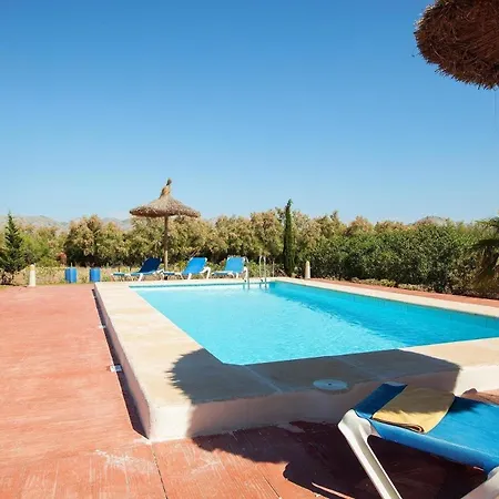 Helles Haus Fuer 6 Personen Mit Pool Und Klimaanlage 500 Meter Vom Entfernt Pollença