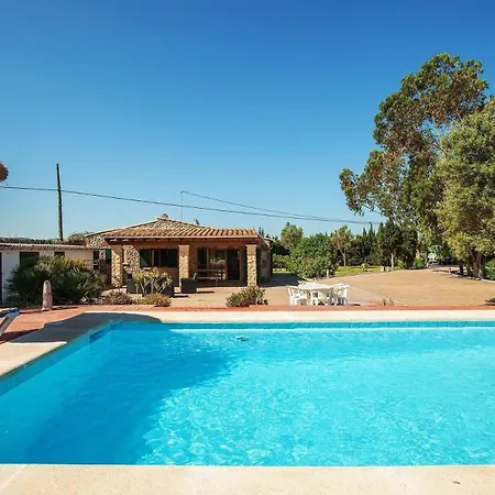 Helles Haus Fuer 6 Personen Mit Pool Und Klimaanlage 500 Meter Vom Entfernt Vakantiehuis Pollença